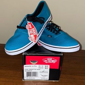 New teal Authentic Lo Pro Vans. Size: Men 6.5, Women 8
